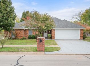 7128 Windhaven Rd, North Richland Hills, TX 76182