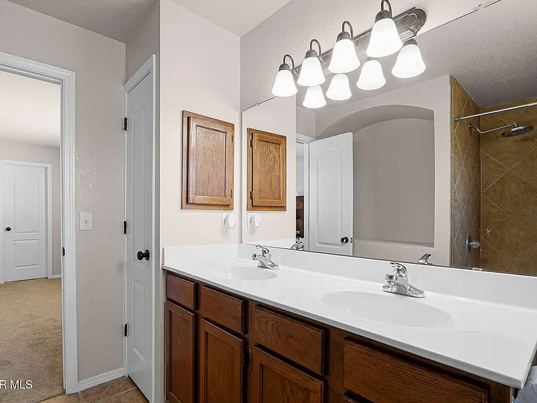 2057 Shreya St — Photo 31