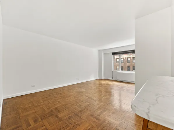 310 Lexington Avenue image 17 of 25