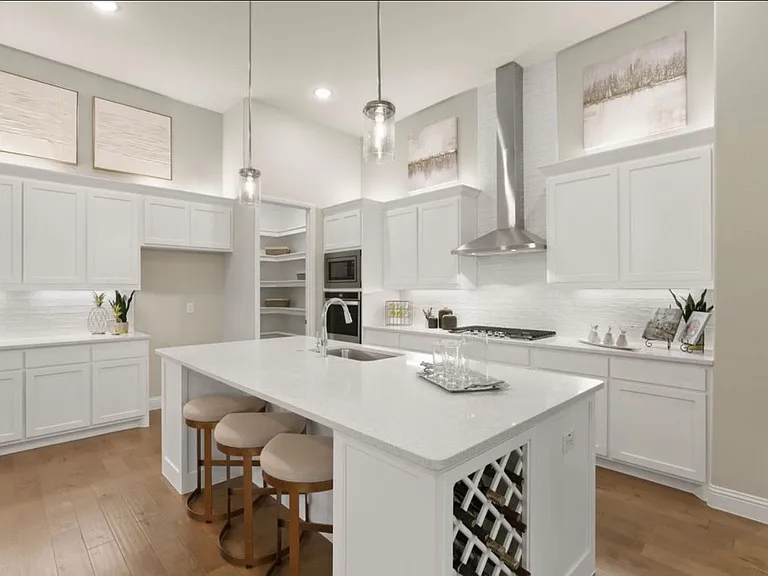 1024 Boardwalk Rd — Photo 2