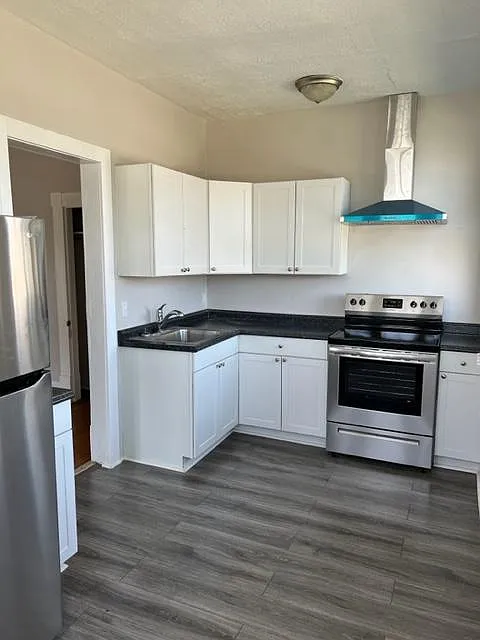 Studio, 720 sqft, $799 — Photo 2