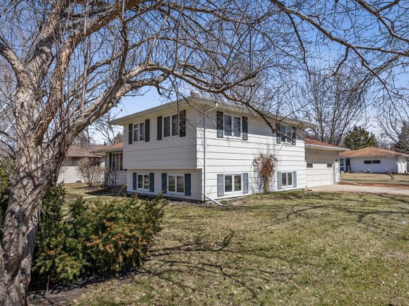 3201 Evergreen Rd N, Fargo, ND 58102