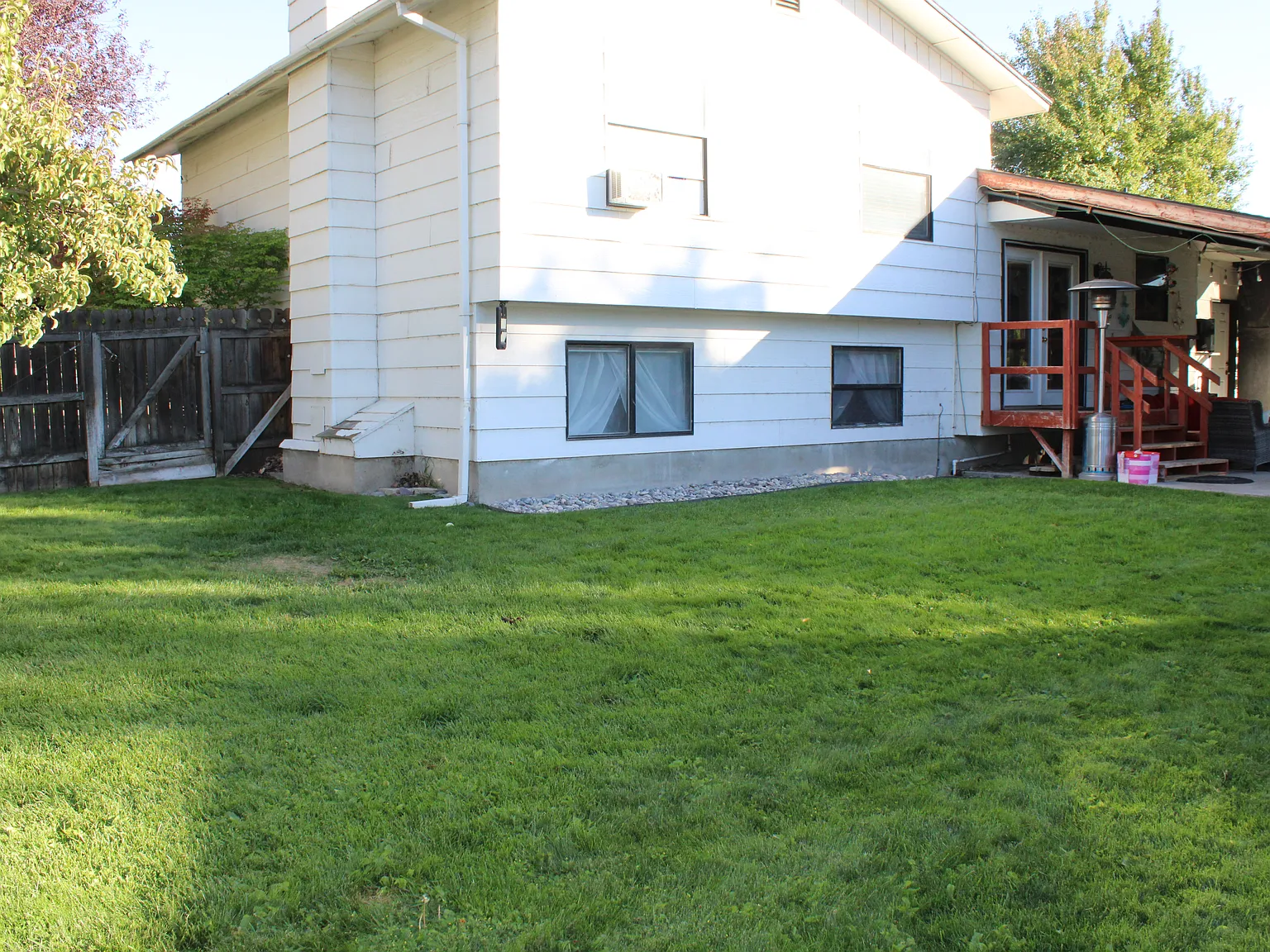 5 bed, 2133 sqft, $2,300 — Photo 3