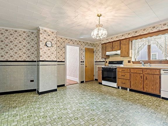 3rd image of 24 Peck Ave
