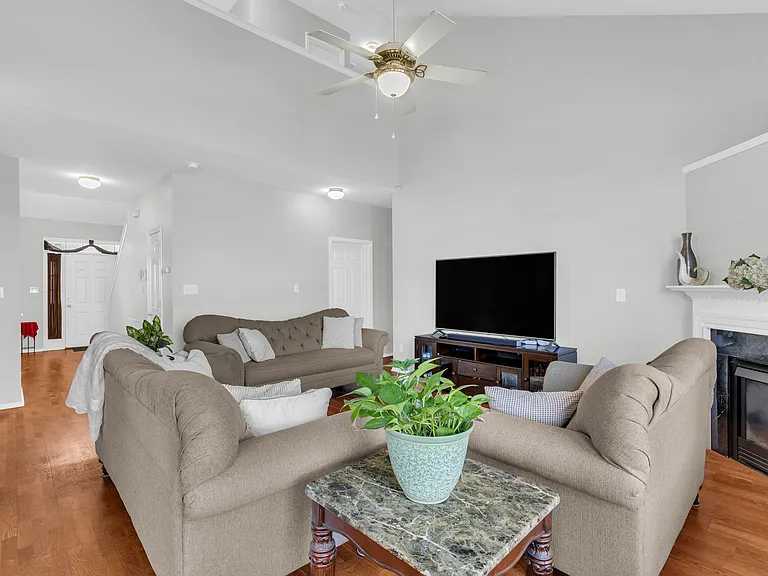 406 Treybrooke Dr — Photo 24