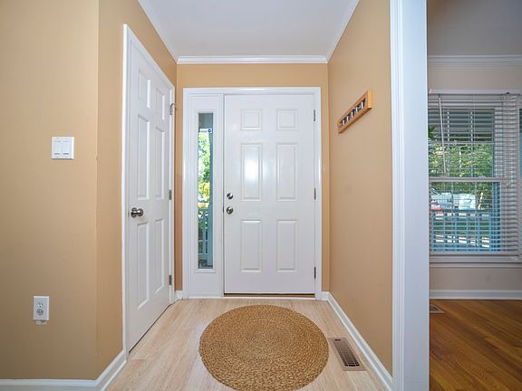 4th image of 103 N Fern Cove Ct
