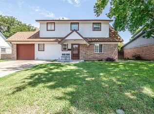 722 Hawthorne Ln, Grand Prairie, TX 75052