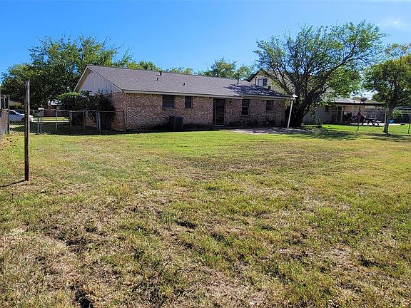 4th image of 208 Palomino Dr