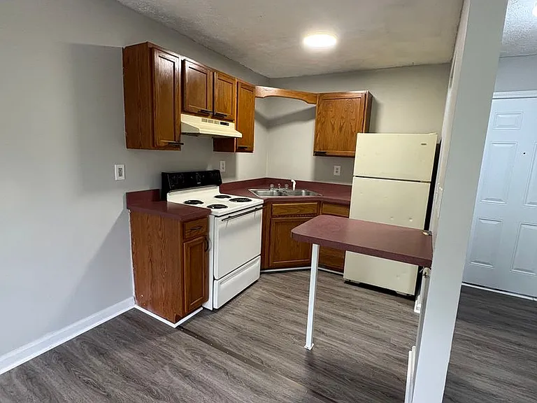 543 N Maple St — Photo 1