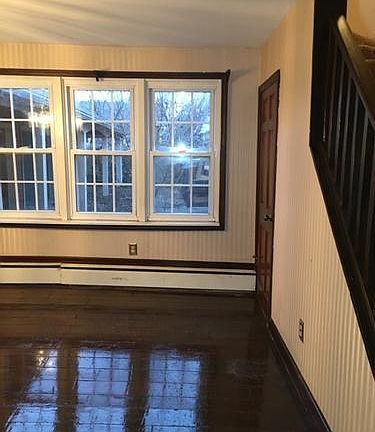5th image of 563 S Hyatt St