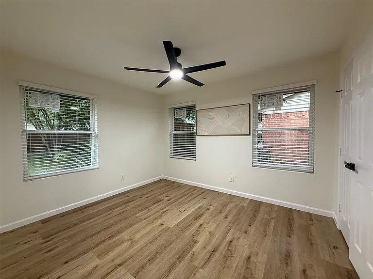 11343 Lippitt Ave — Photo 2