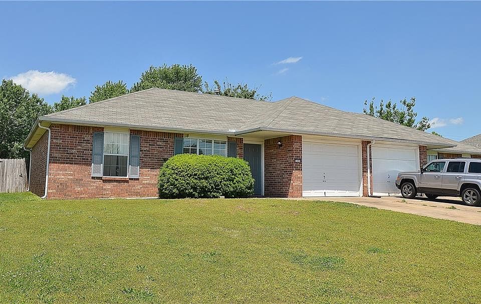 2nd image of 2742 Adrian Ave #A