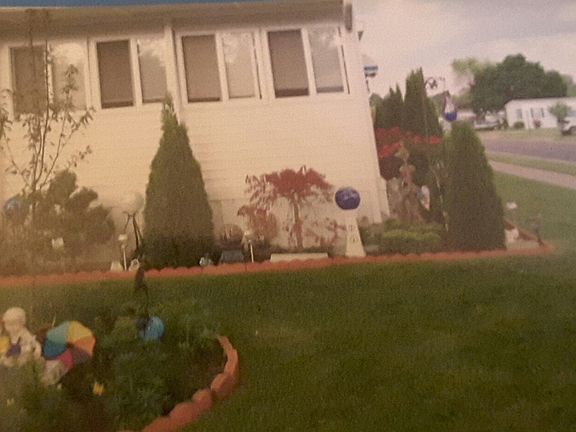 3rd image of 6 Menlo Park Dr