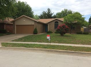 1453 W Lindberg St, Springfield, MO 65807