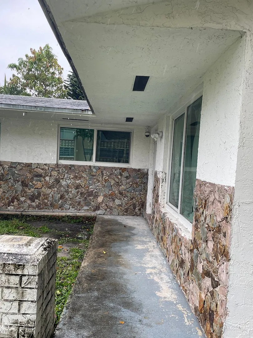 3 Bedroom House — Photo 3