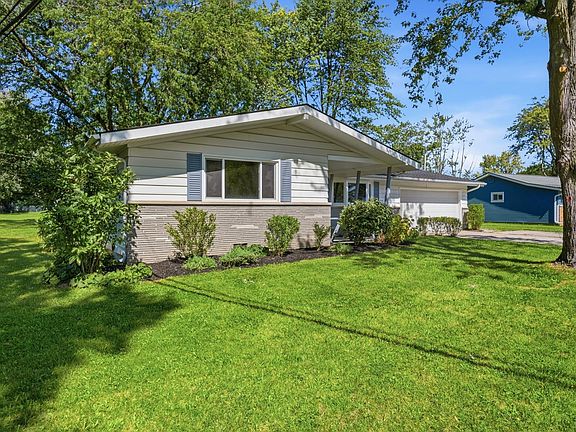 2nd image of 4015 Wedgewood Dr