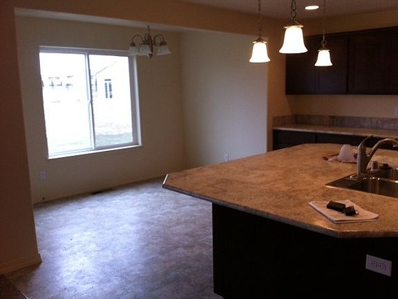 3rd image of 710 7th Ave NE