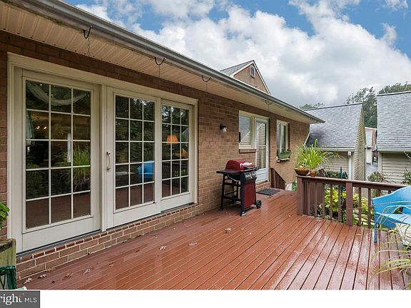 3rd image of 33 Gunning Ln