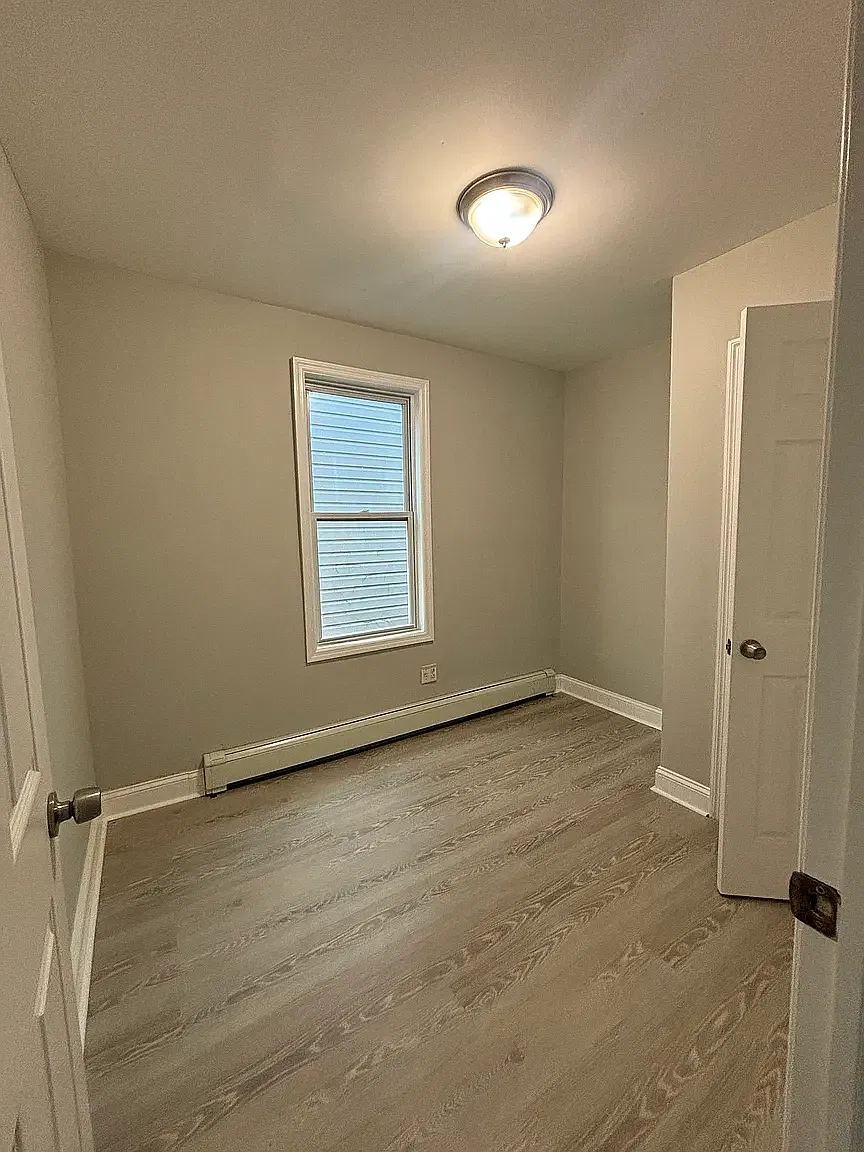 4 bed, 1200 sqft, $2,149 — Photo 3