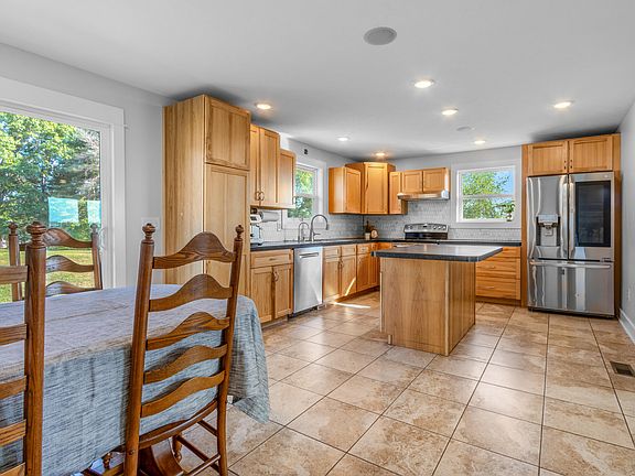 4th image of 10390 Lovers Ln NW