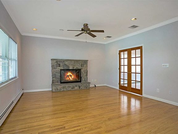 3rd image of 61 1/2 Grove St