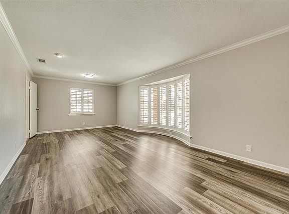 4th image of 3413 Peachtree Ln