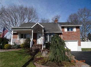 241 Normandy Rd, Massapequa, NY 11758