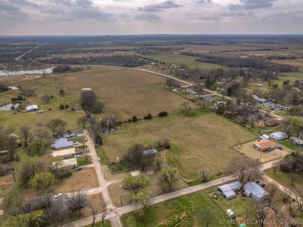 E Elmwood St, Morris, OK 74445