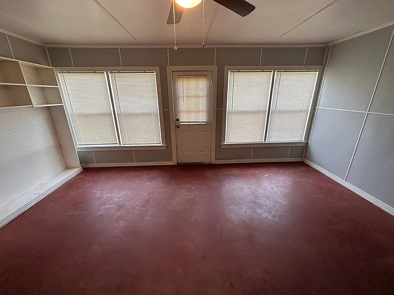 211 W Holland St — Photo 6
