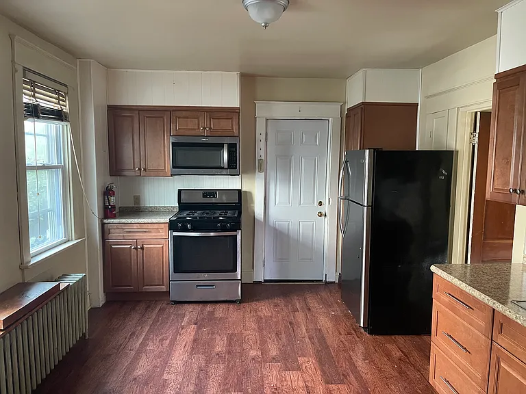 637 Montclair Ave — Photo 7