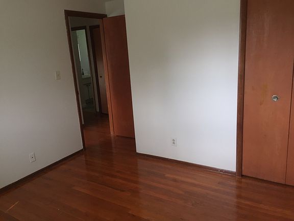 3rd image of 534 Leacrest Pl W