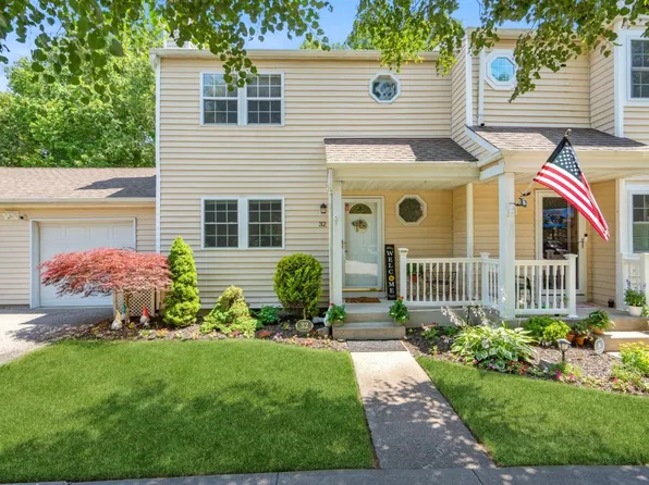 32 Hancock Commons, Yaphank, NY 11980