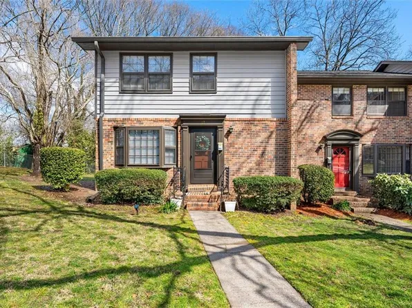 541 N White St, Carrollton, GA 30117