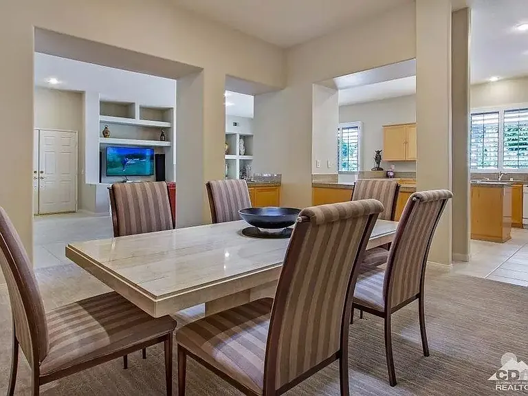 285 W Kavenish Dr — Photo 21