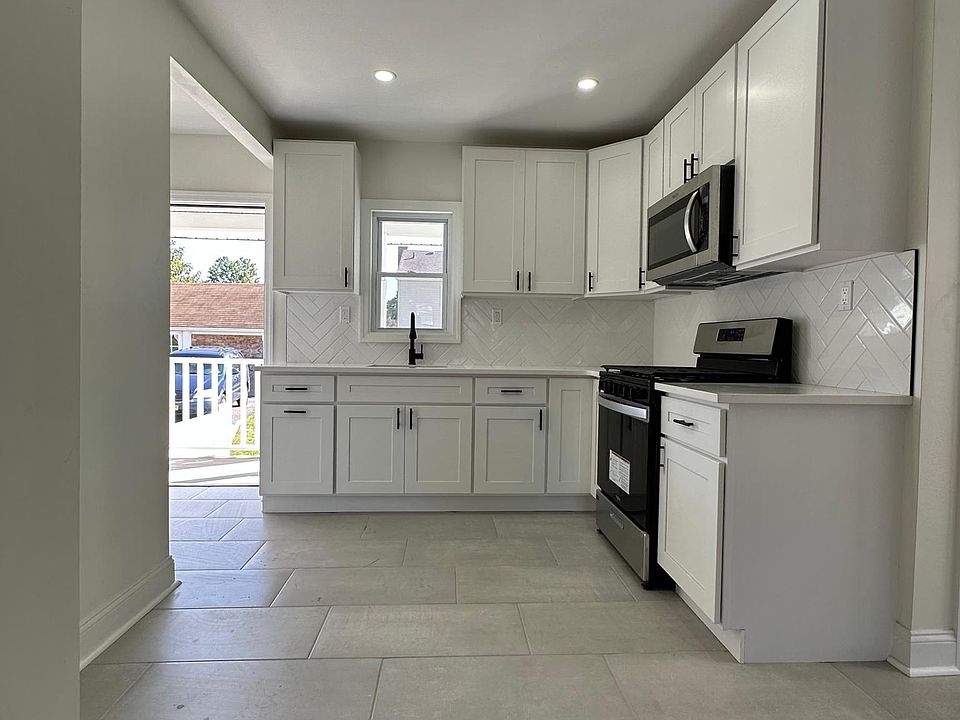 1st image of 1004 5th Ave #1