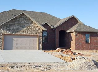 855 E Weldon Dr, Nixa, MO 65714