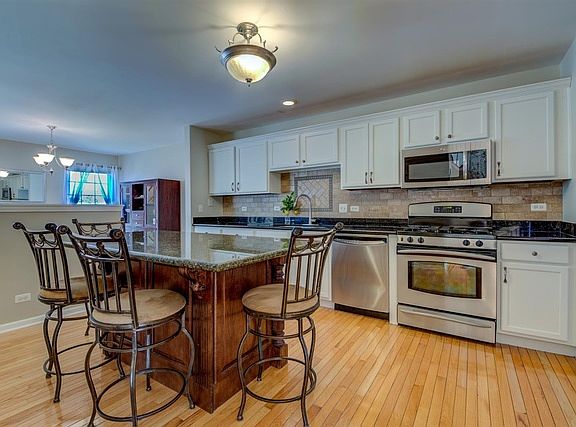 3rd image of 3180 Foxridge Ct