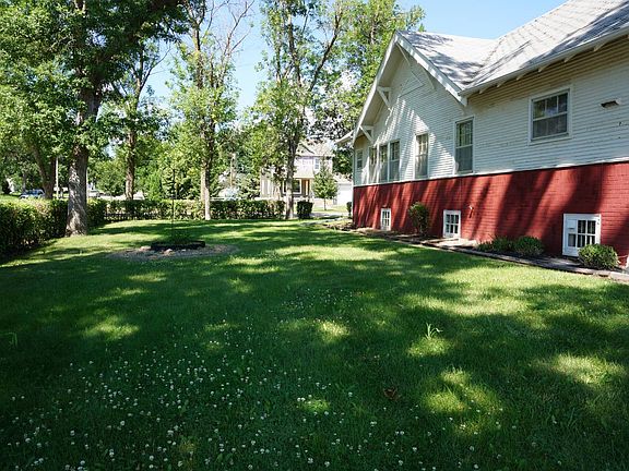 4th image of 203 6th Ave E