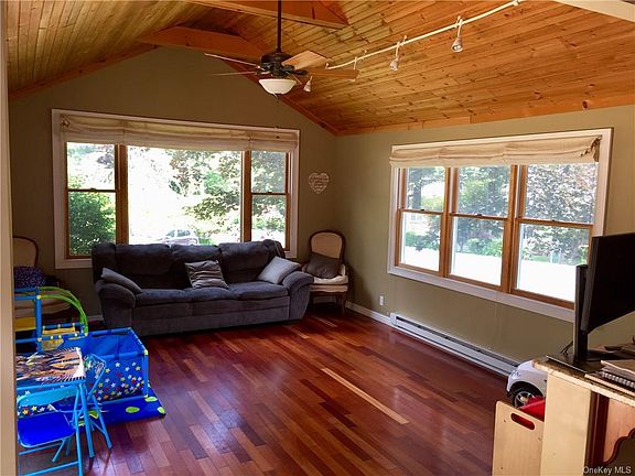 4th image of 223 Orchard Dr