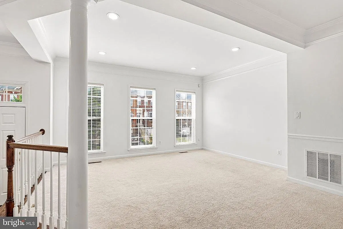 4 bed, 3.5 bath, 2466 sqft, $3,400 — Photo 2