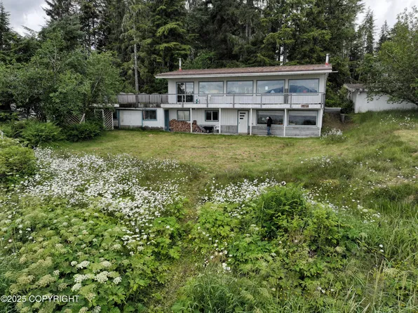 411 Sandy Beach Rd, Petersburg, AK 99833
