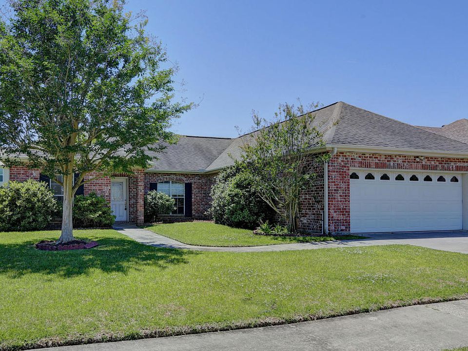 1st image of 127 Pinnacle Dr