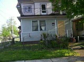 1st image of 105 W Bancroft St