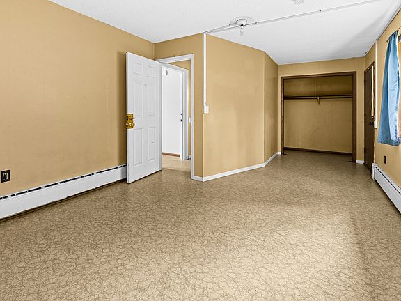 4th image of 1120 N 11th Ave E