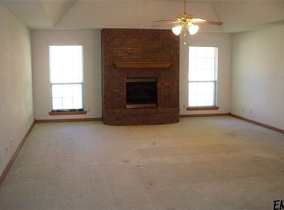3rd image of 2106 Hunters Hill Dr