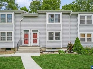 72 Village Dr, Hamburg, NJ 07419
