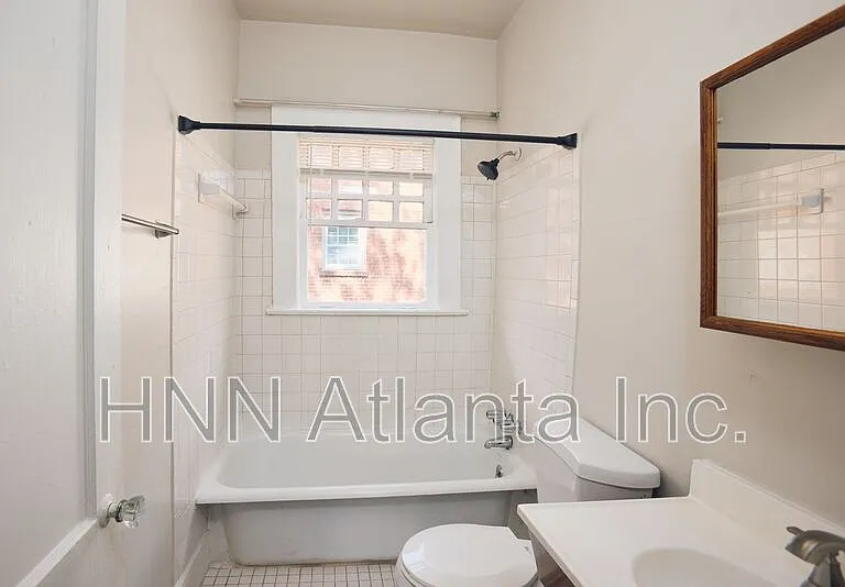 439 N Highland Ave NE #18 — Photo 5