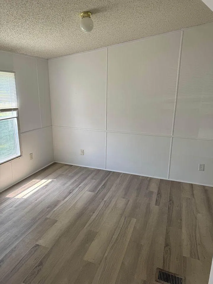 4 bed, 1960 sqft, $2,150 — Photo 4