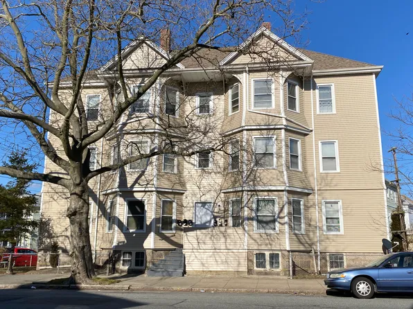 834 Brock Ave #3S, New Bedford, MA 02744
