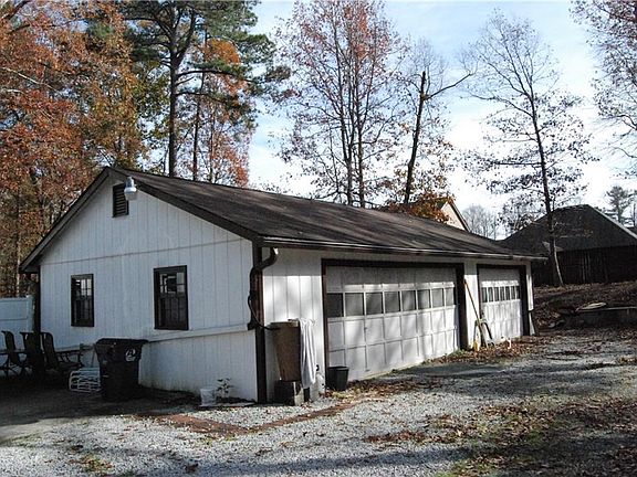 3rd image of 2078 Eastwood Dr